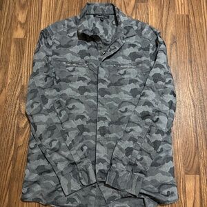 Kenneth Cole * Men’s Camo Design Long Sleeve * Full Zip and Button * Size Large